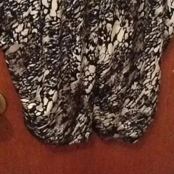 Designer top  - Picture 3 of 3